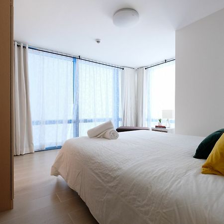 Csuites At Two Central Residences Makati City Bagian luar foto