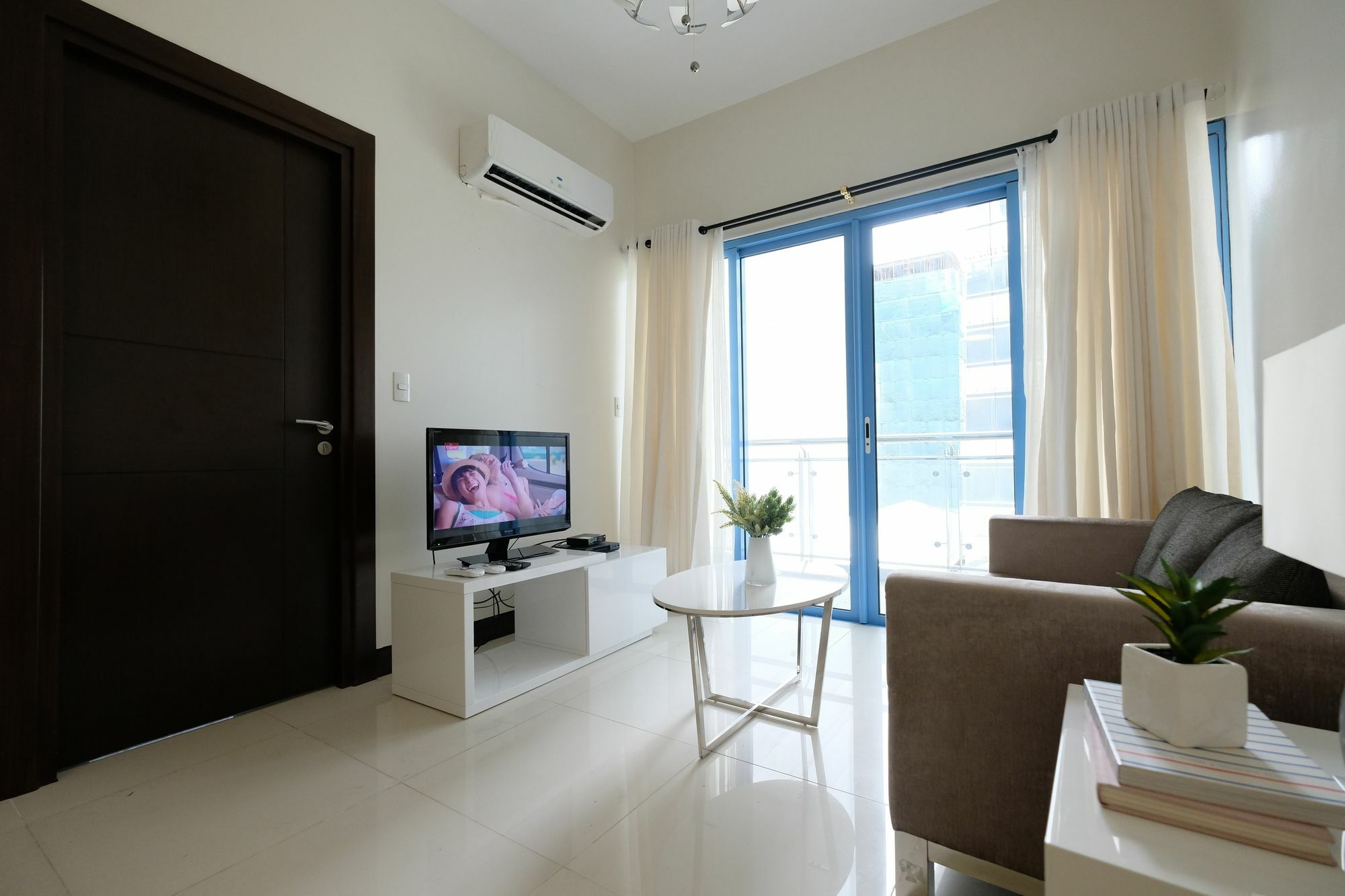 Csuites At Two Central Residences Makati City Bagian luar foto