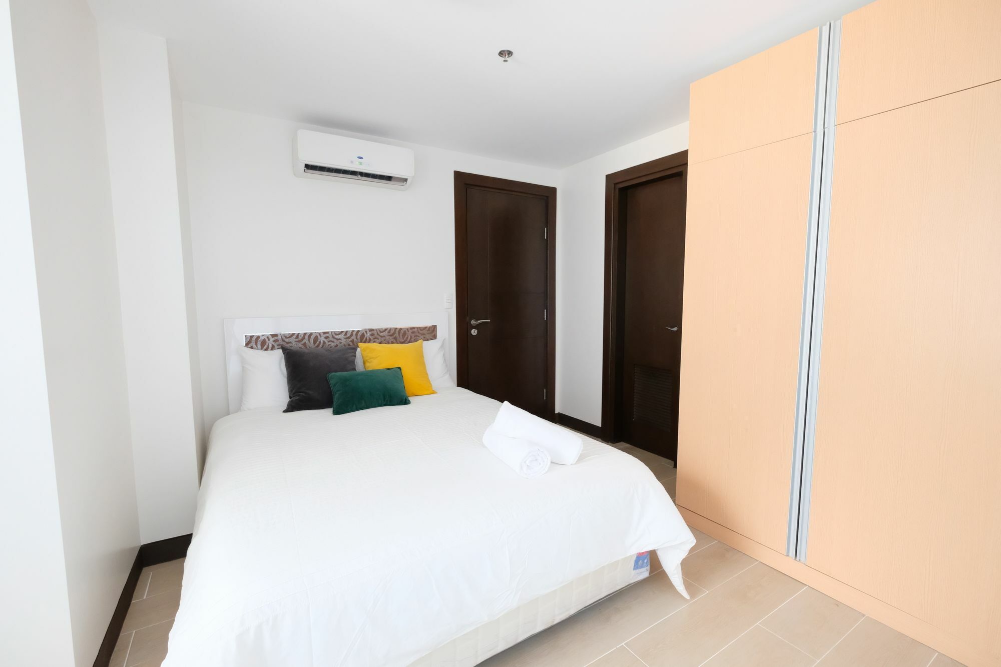 Csuites At Two Central Residences Makati City Bagian luar foto