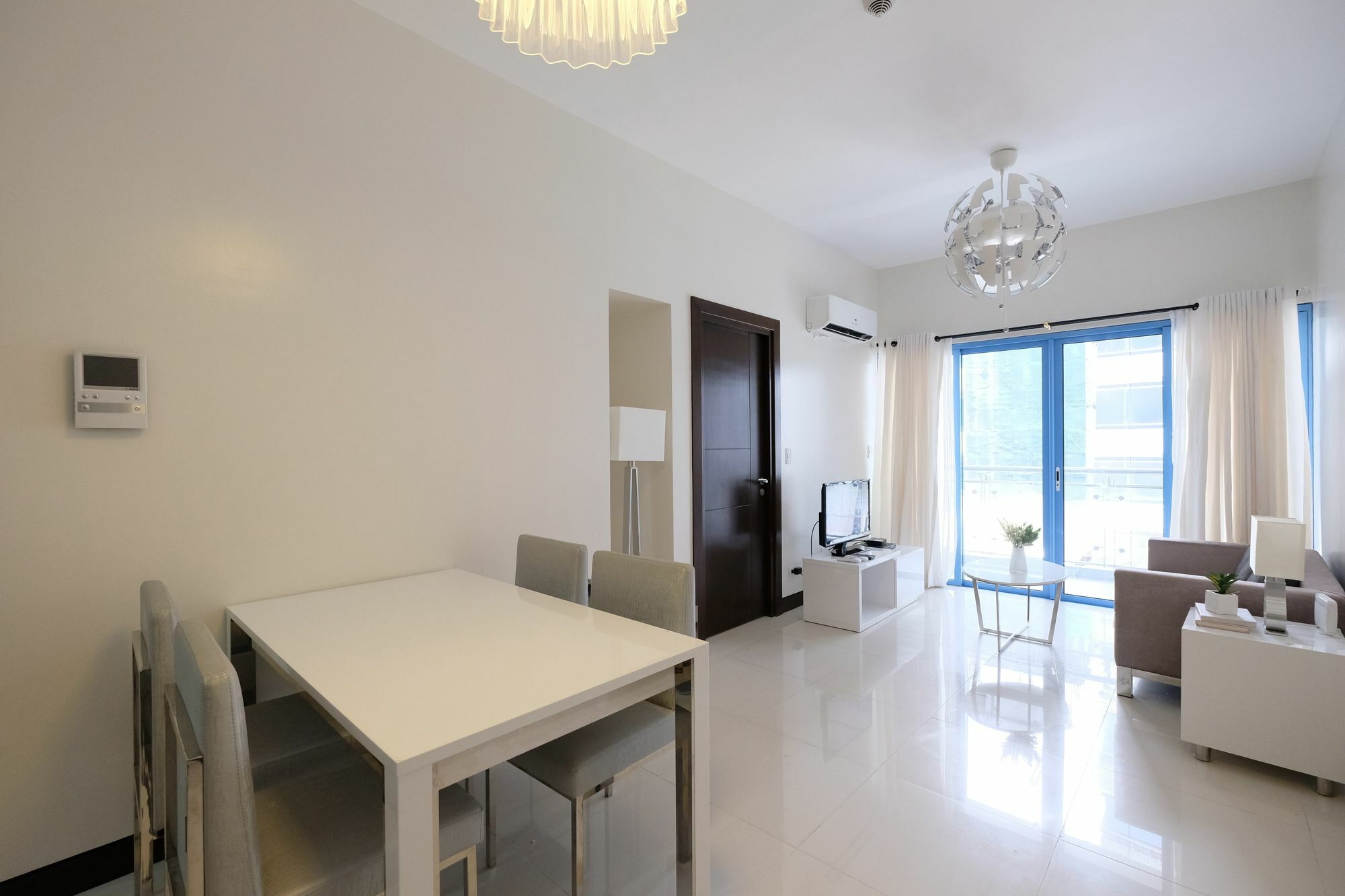 Csuites At Two Central Residences Makati City Bagian luar foto