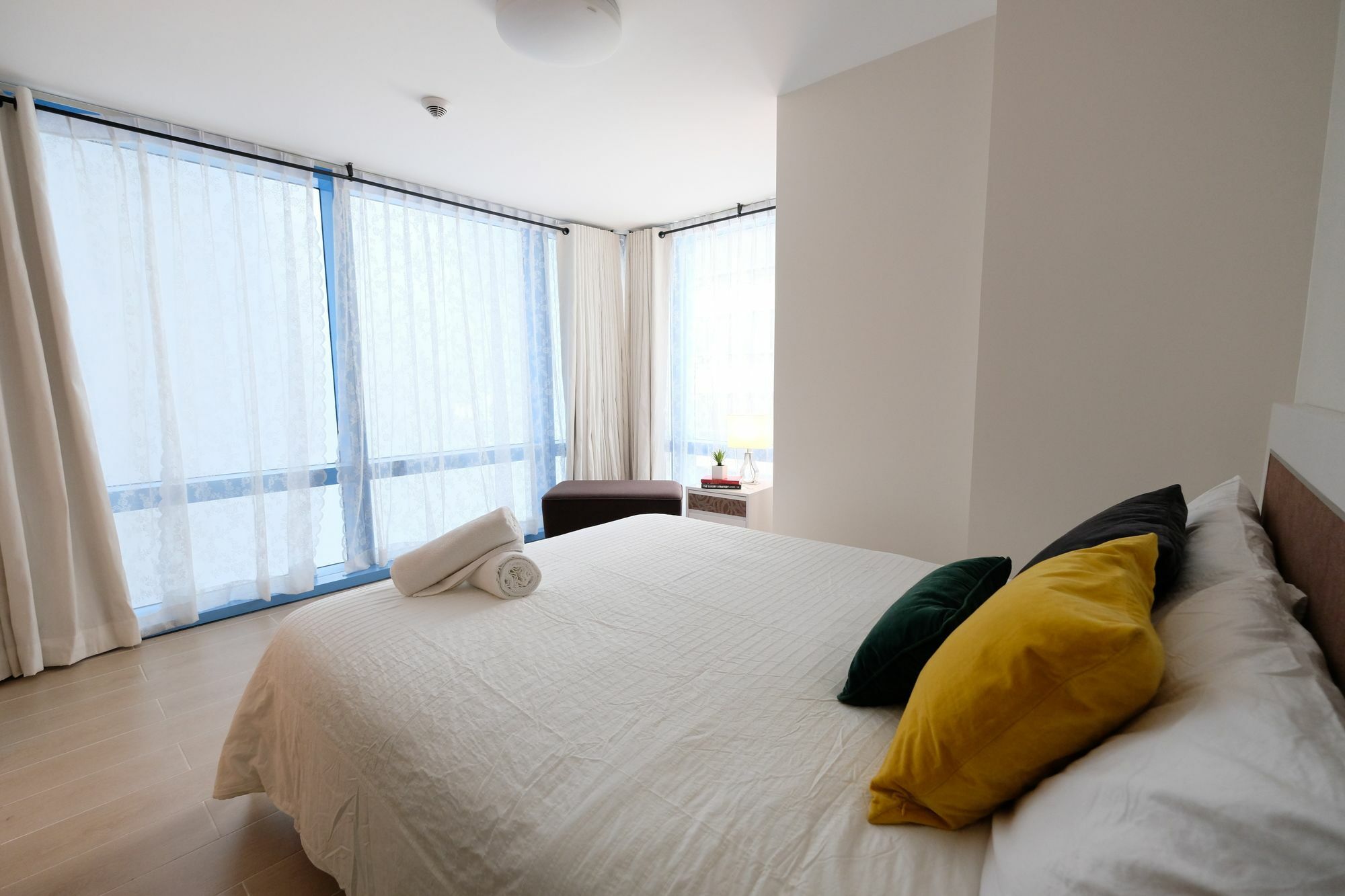 Csuites At Two Central Residences Makati City Bagian luar foto